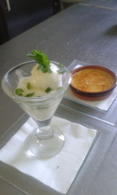 Huisgemaakte desserts: Coupe Colonel & crème brûlée