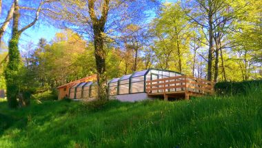 Piscine couverte, Bois local Camping Dordogne