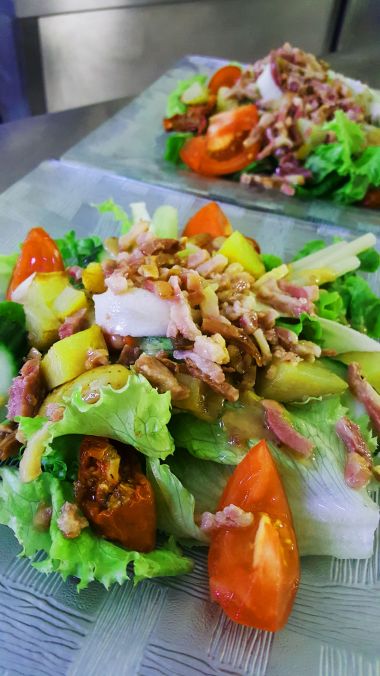 Arrival meal: Lardons salad