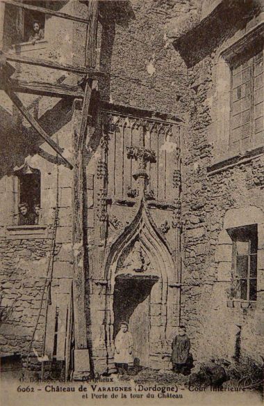 Château de Varaignes musée Charentaise tisserand Porte au château