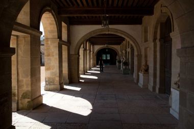 à l'ombre des arcades en Dordogne