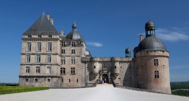 Château de Hautefort tuinen kasteel groene perigord