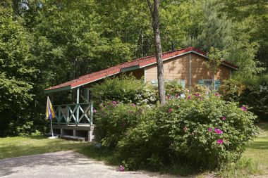 Chalet bois 5 personnes Etang Pêche Camping Dordogne piscine