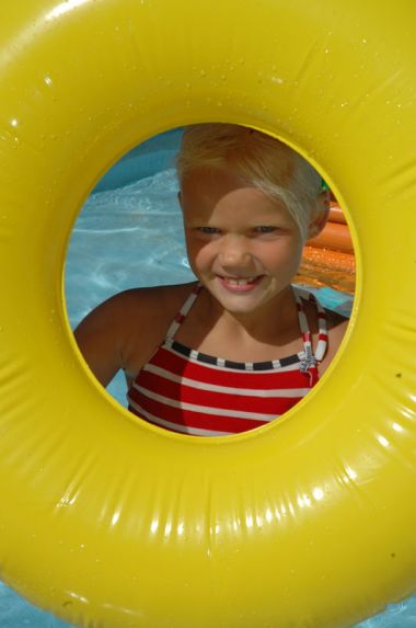 Enfant Piscine Bouée Camping Dordogne