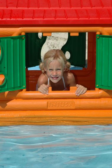 Piscine couverte étang pêche toboggan