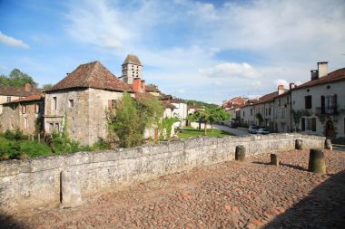 Saint-Jean-de-Côle - Le pont médiéval