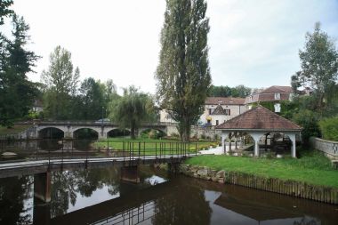 Saint-Pardoux-la-Rivière, La Dronne et le lavoir