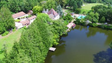 carpes devant le château pêche camping dordogne