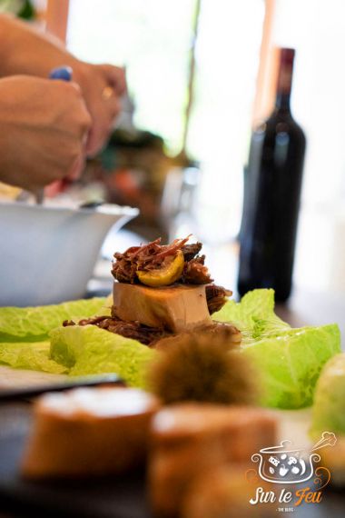Pannequet de chou vert, foie gras, confit de canard et châtaignes