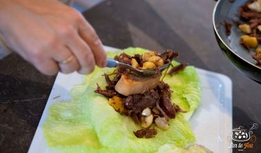 Pannequets met groene kool, foie gras en gekonfijte eendenbout