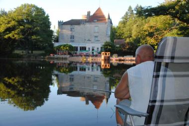 étang dordogne camping poisson pêche 