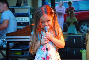 Ely, the voice in de Dordogne