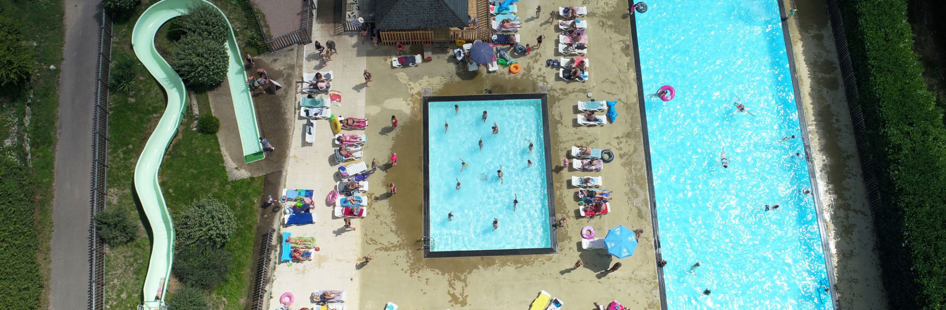 Piscine et toboggan aquatique Périgord Vert Camping Dordogne