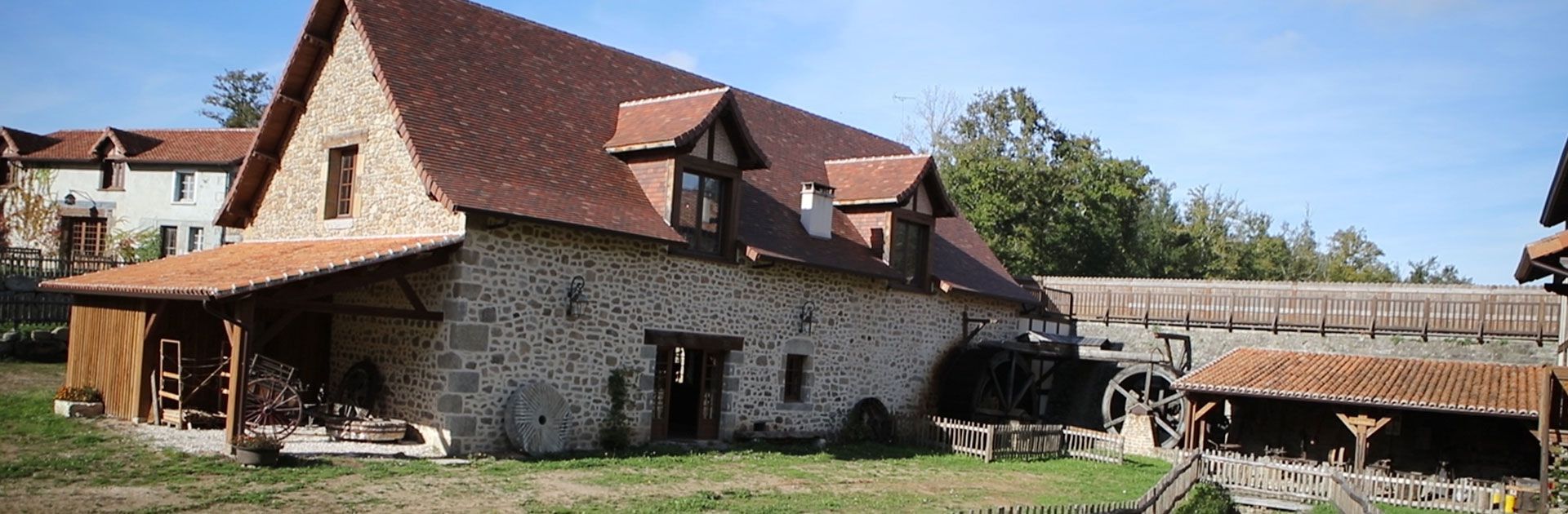 Mes van Nontron Périgord oude ambachten watermolen