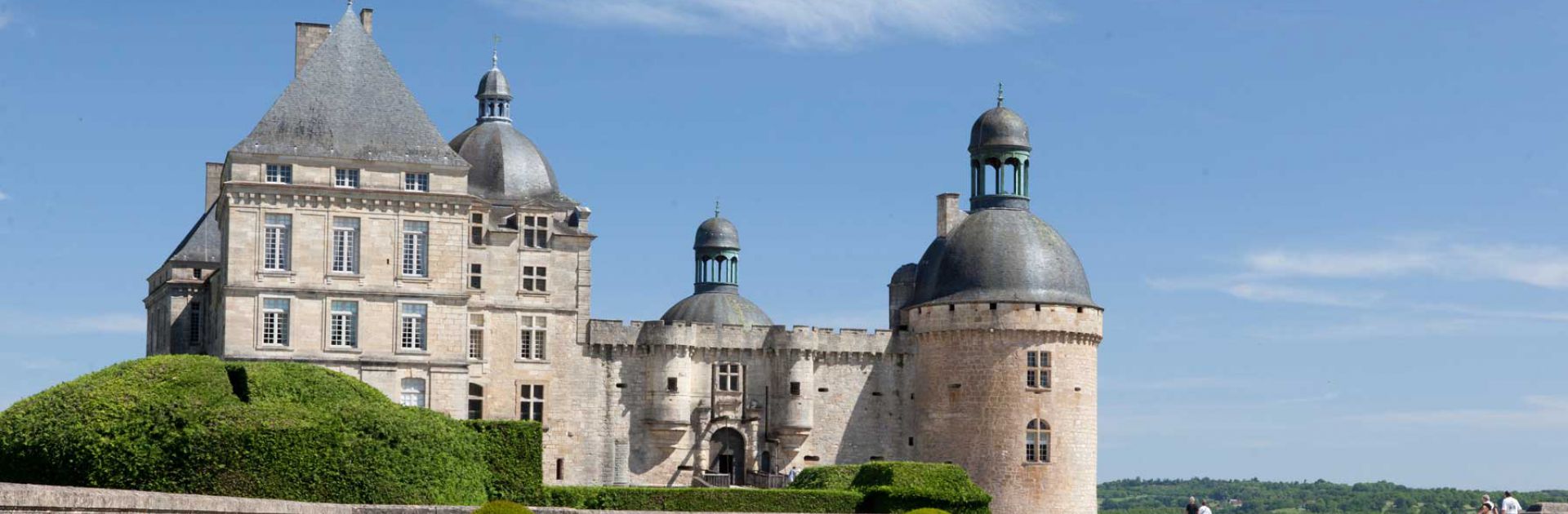 Château de Hautefort tuinen kasteel groene perigord