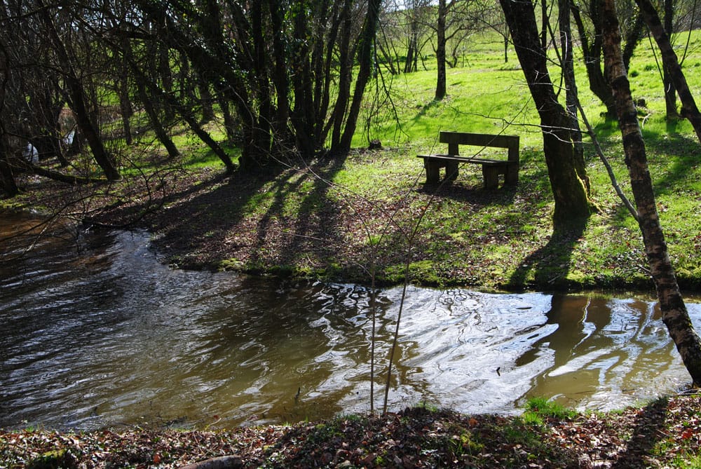 Pause possible autour du lac barrage de Miallet Périgord Vert