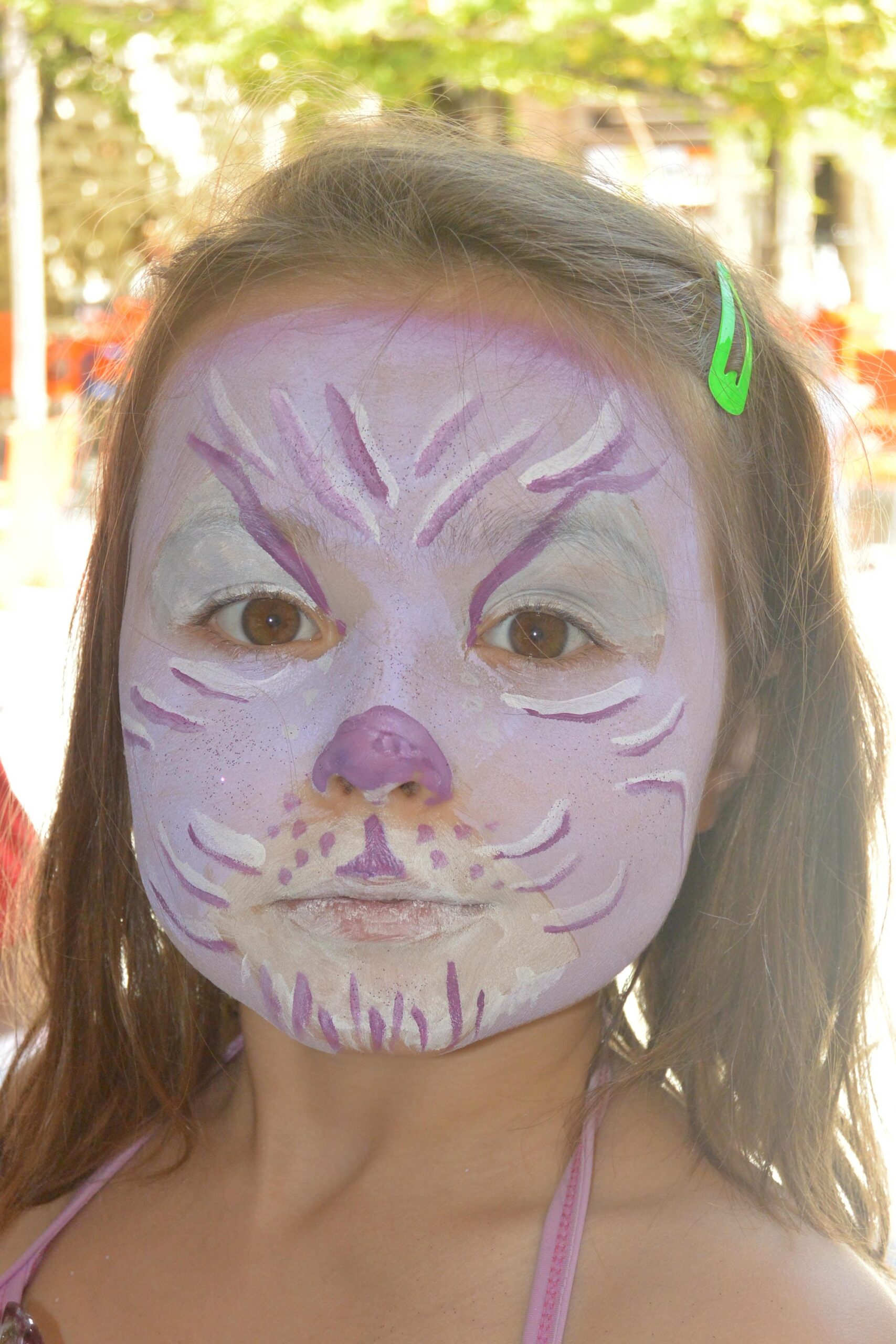 Fillette maquillée en chat, animation au club Lenny du Camping Château Le Verdoyer