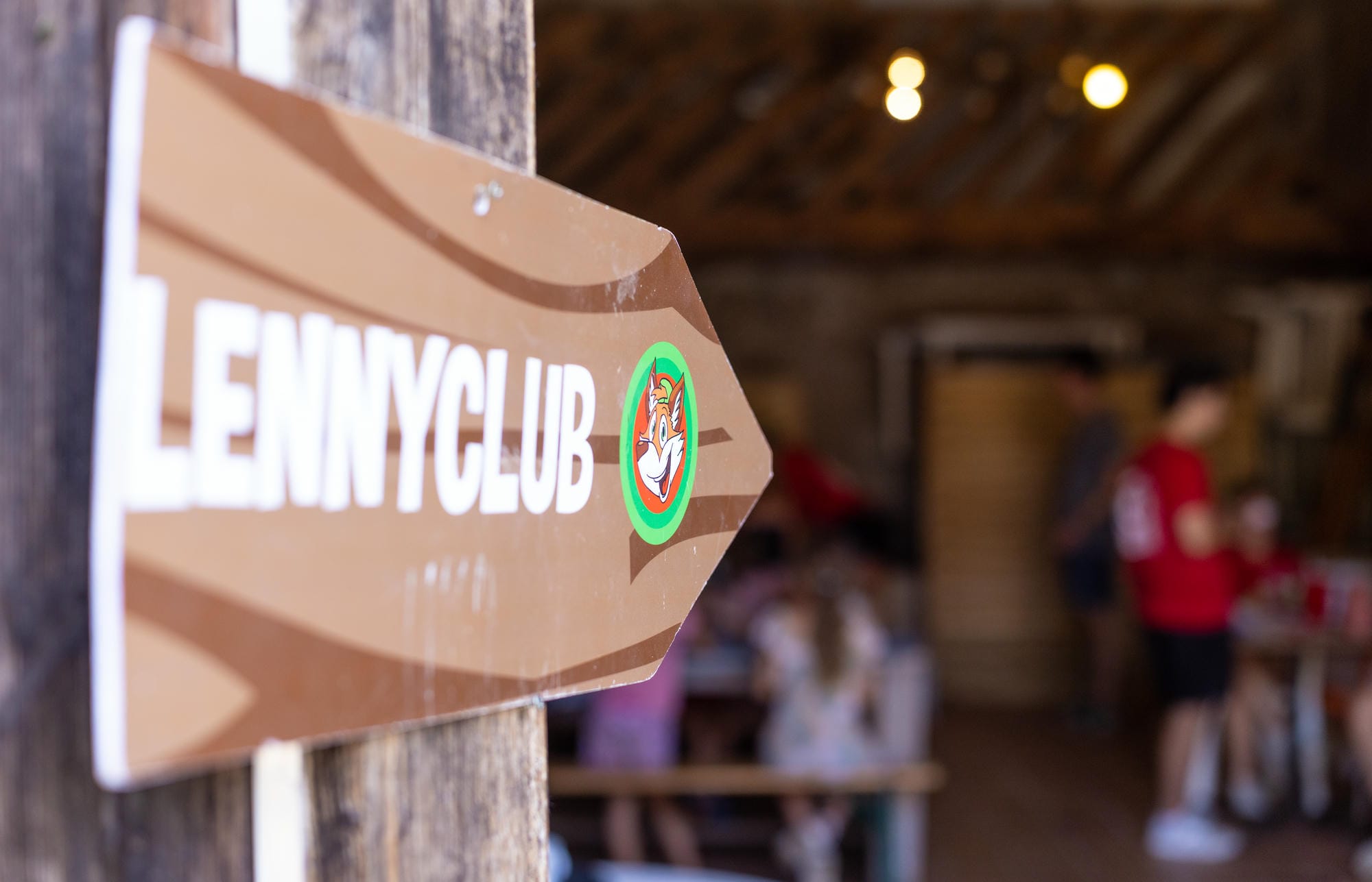 Enseigne du Lenny Club, club d'animation pour enfants au Château le Verdoyer