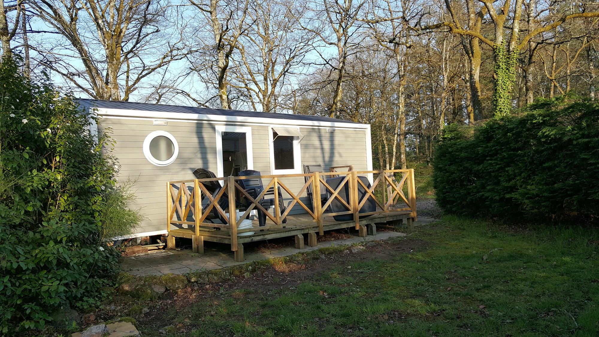 Mobil-home de luxe avec porche, vacances au Château le Verdoyer