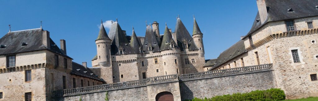 Jumilhac-le-Grand : un village entre or, histoire et nature