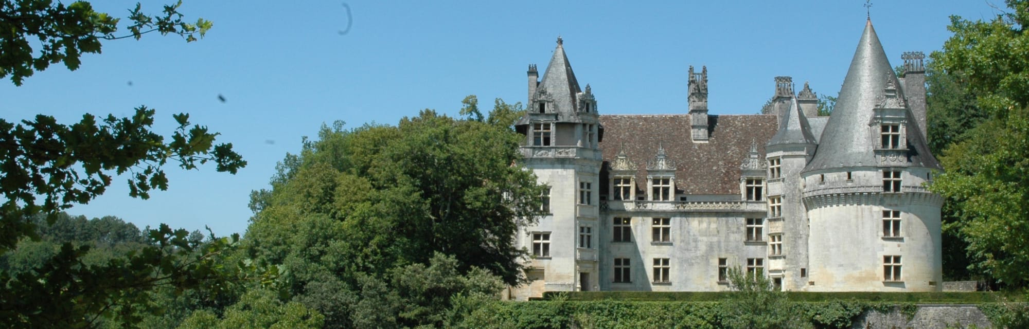 Le Château de Puyguilhem : Un joyau de la Renaissance en Périgord Vert