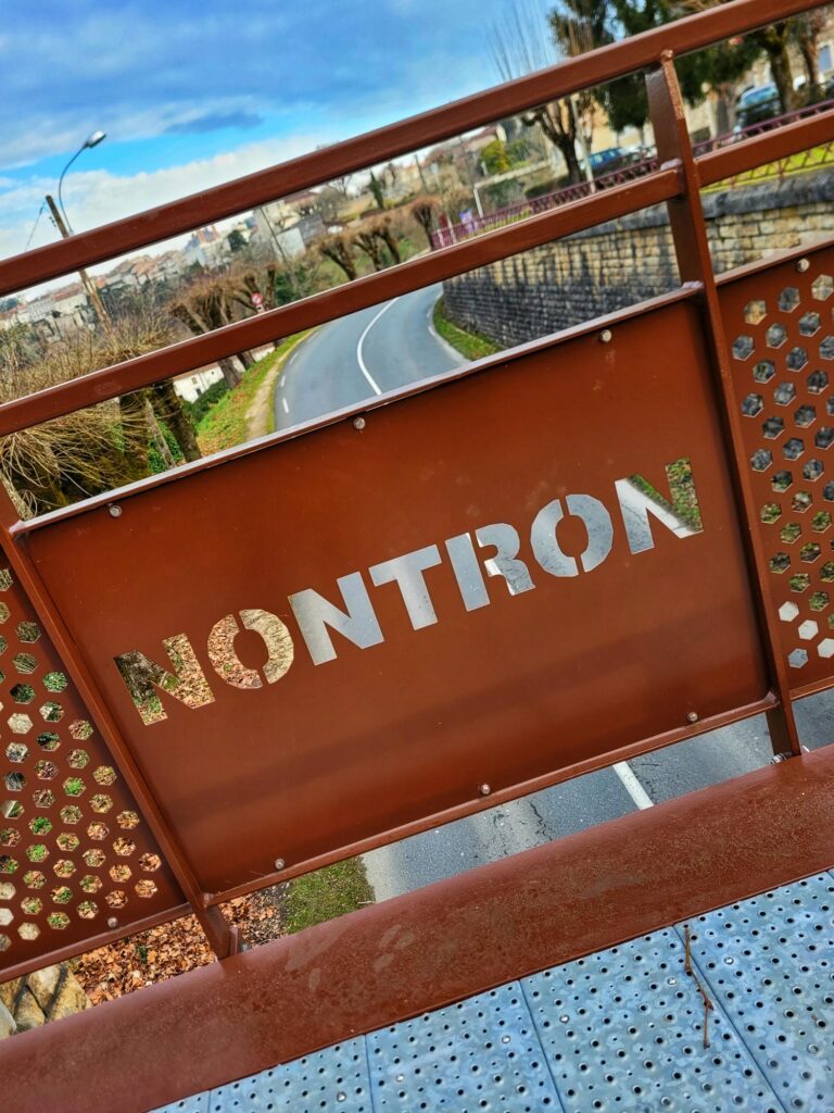 Nontron et ses célèbres couteaux : un trésor artisanal aux portes du camping