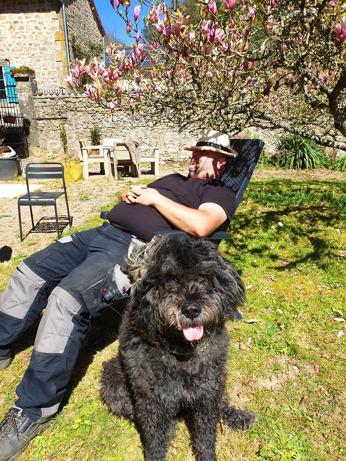 a la sieste avec le chien