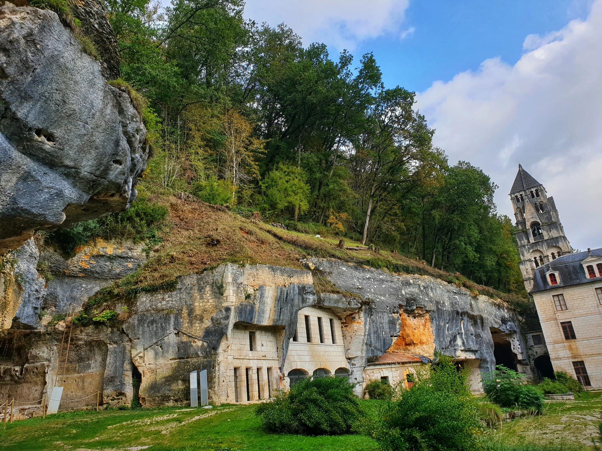 Grotte du jugement dernier, derrière l'Abbaye de Brantôme
