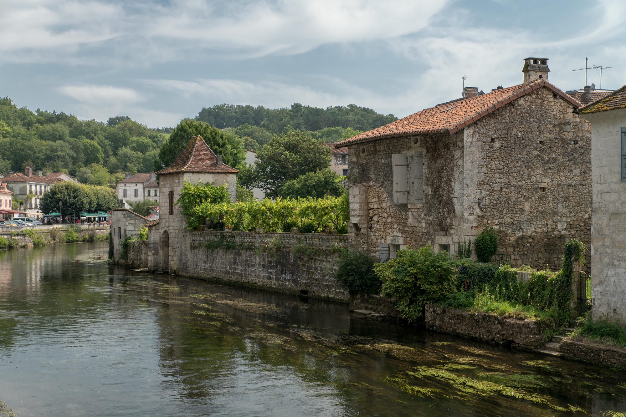 La Dronne traversant la charmante ville de Brantôme en Périgord