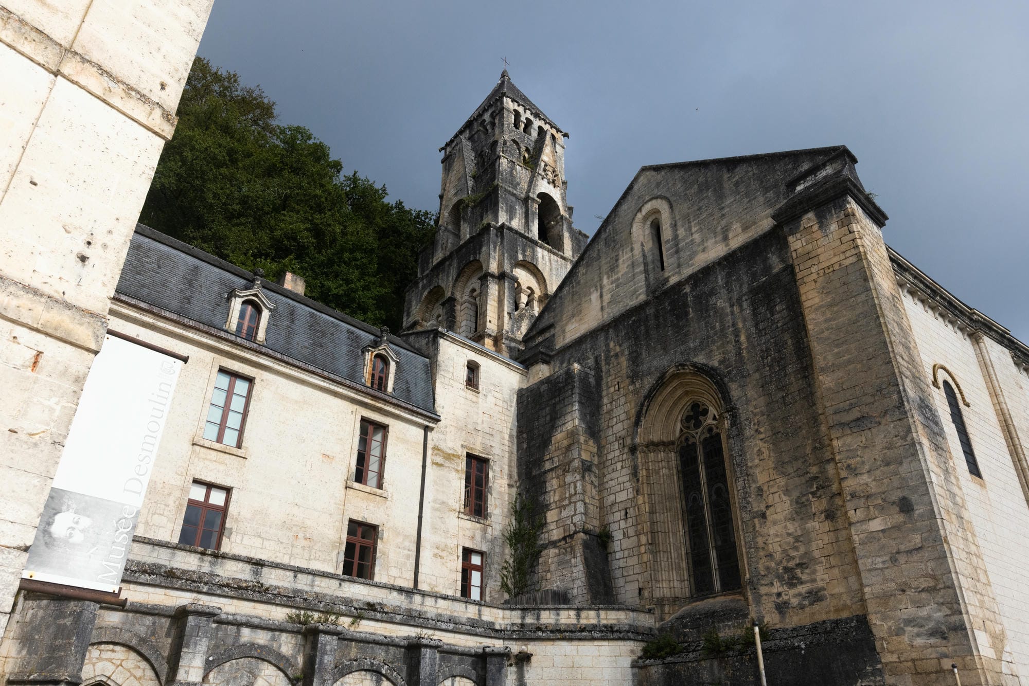 Abbaye de Brantôme et son clocher, vue emblématique de la ""Venise du Périgord""