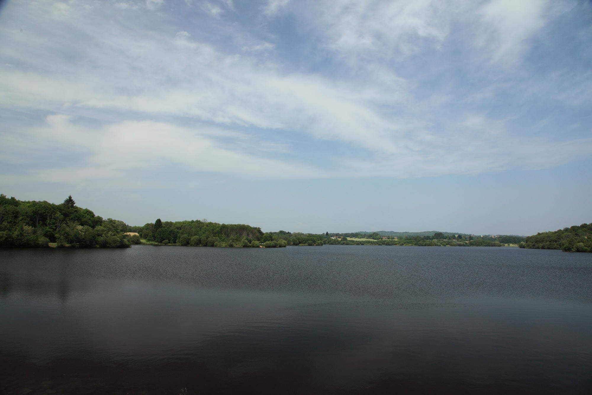 Vue sur lac du barrage de Miallet