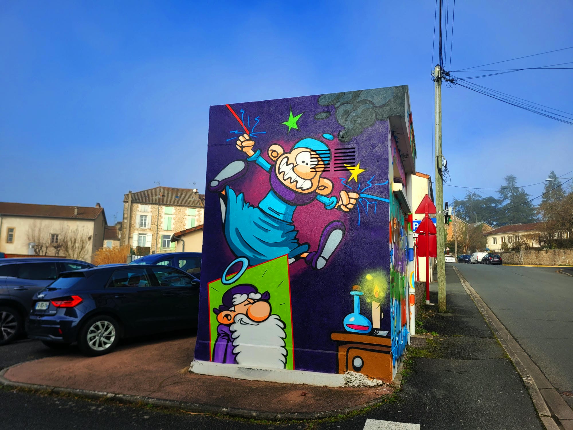 Mur tagué avec un personnage de dessin animé style Marcel Champion à Nontron