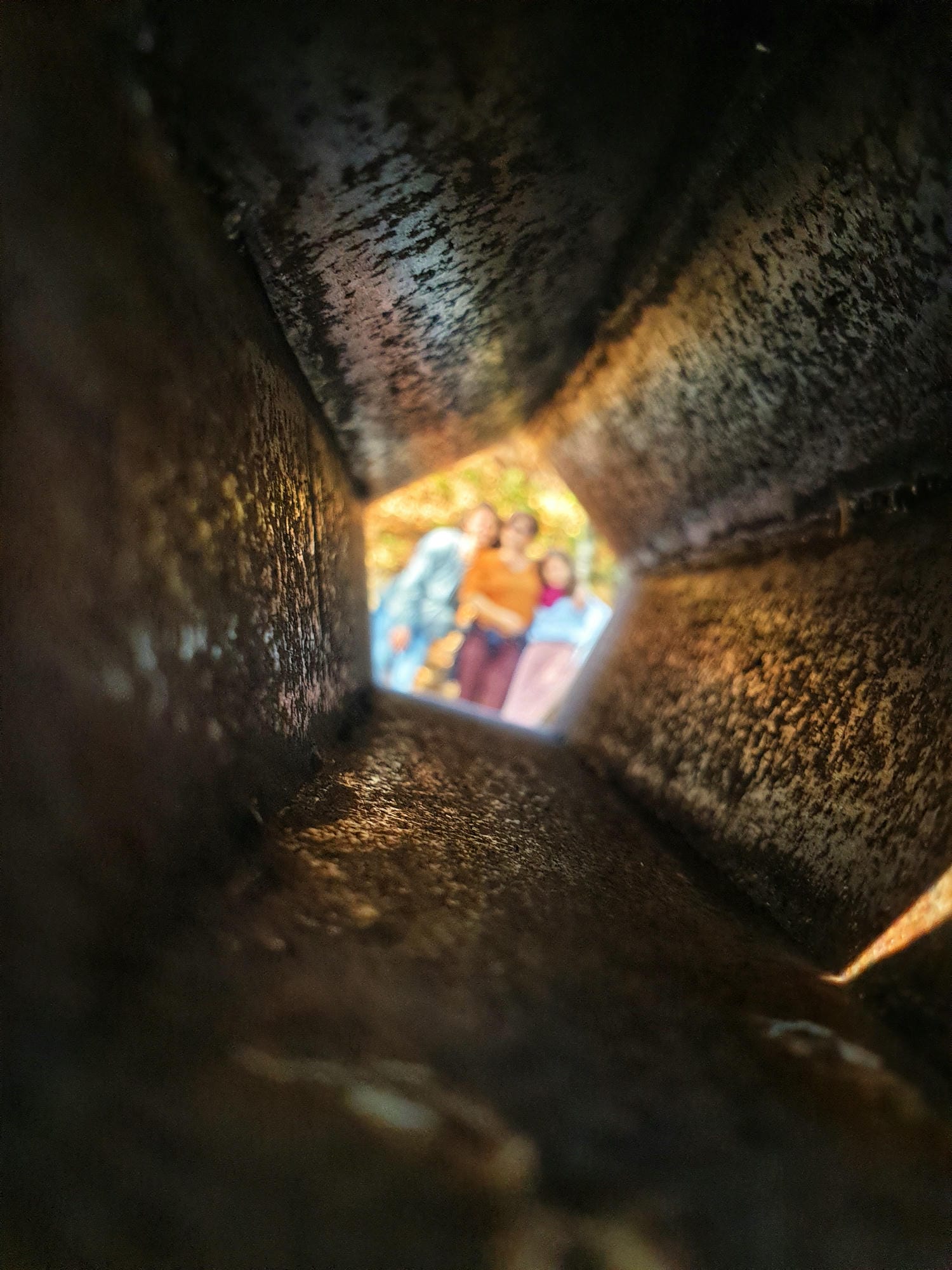 Lunette avec laquelle on peut jouer pour de belles photos au Trou du Philippou