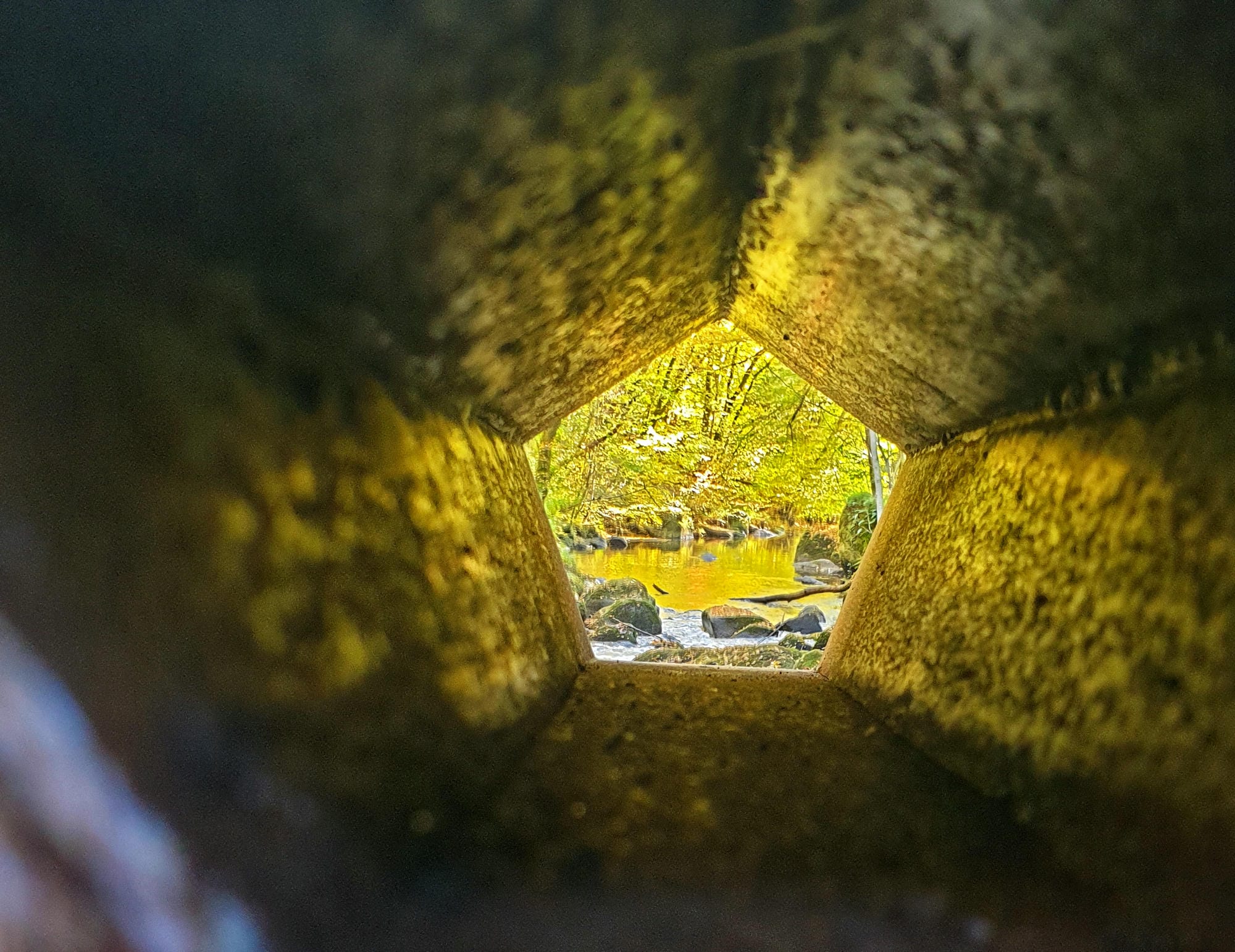 Lunette pour observer la nature au Trou du Philippou, St-Saud