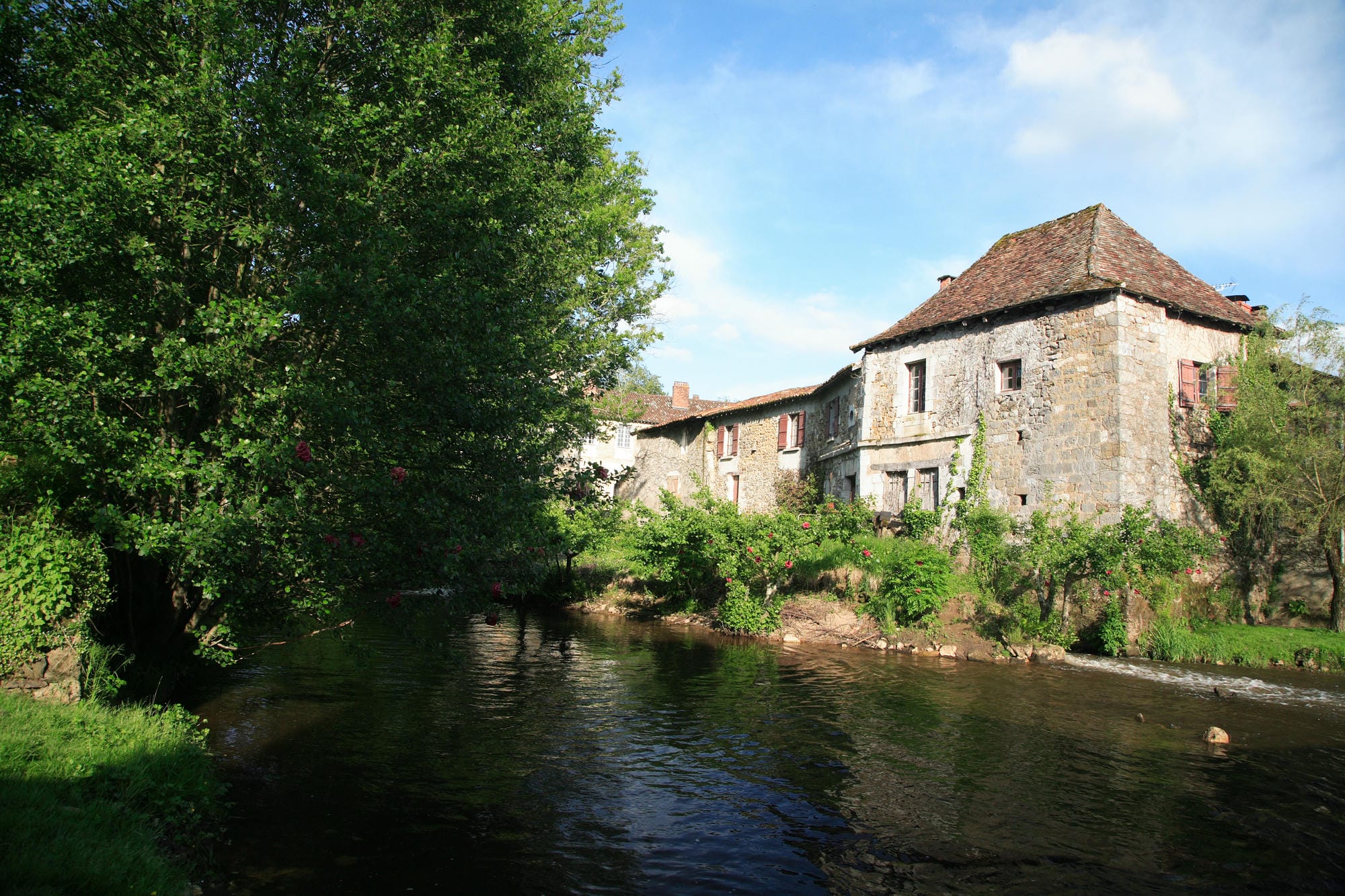La rivière Côle traversant le charmant village de St-Jean-de-Côle